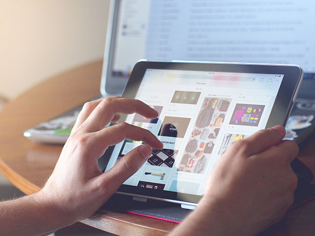 Touch screen communication architecture